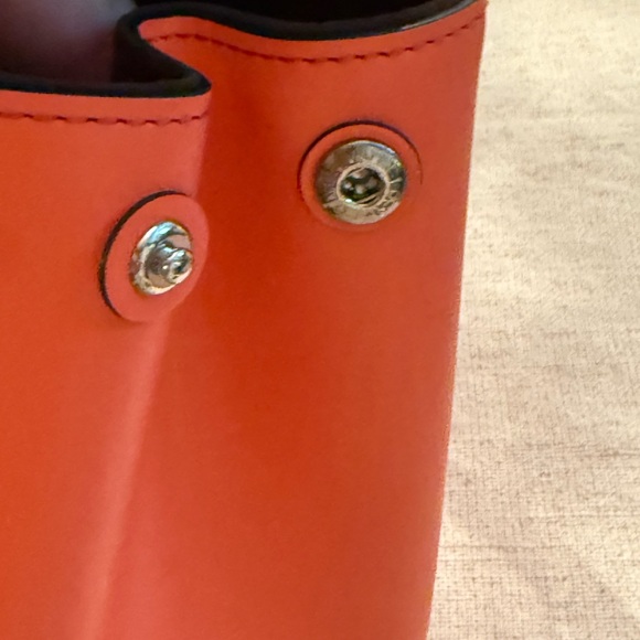 Louis Vuitton Clooney MM Handbag - Picture 13 of 16